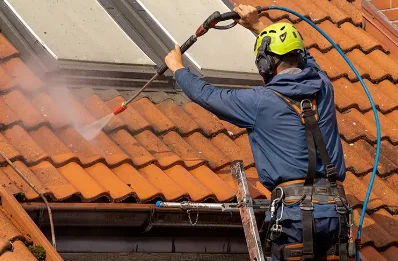 Démoussage et hydrofuge de toiture à Villemagne